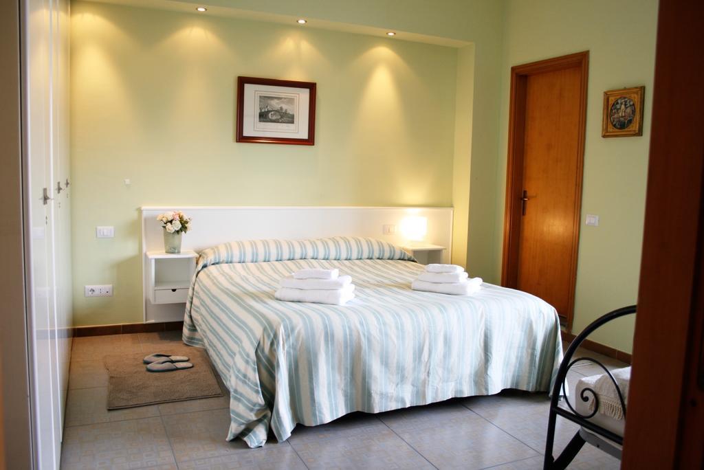 Domi Apartments Wellness פומפיי חדר תמונה