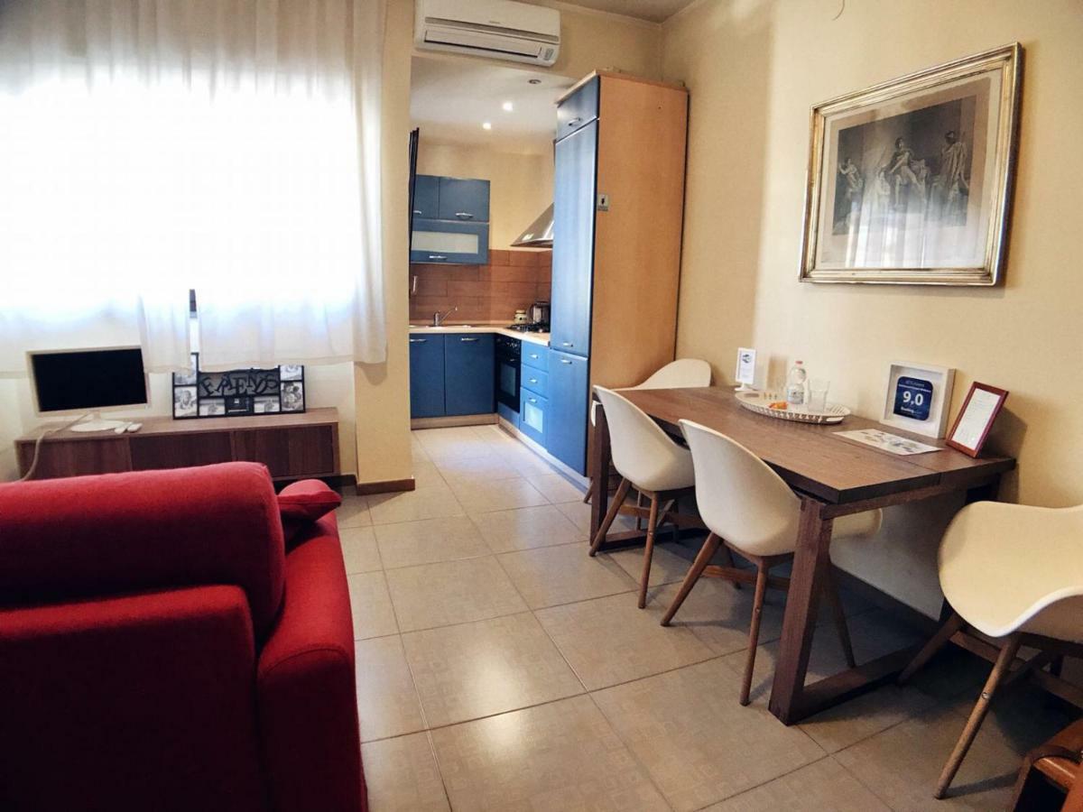 Domi Apartments Wellness פומפיי חדר תמונה